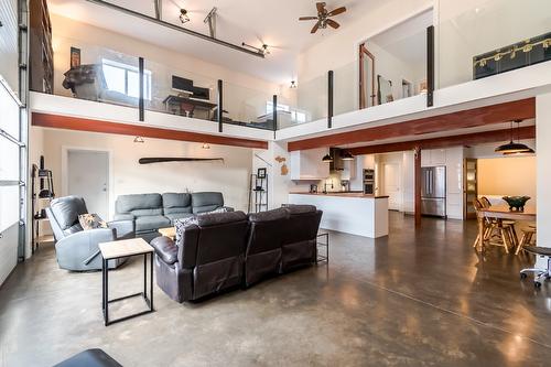 4142 99 N Road, Lillooet, BC - Indoor Photo Showing Living Room
