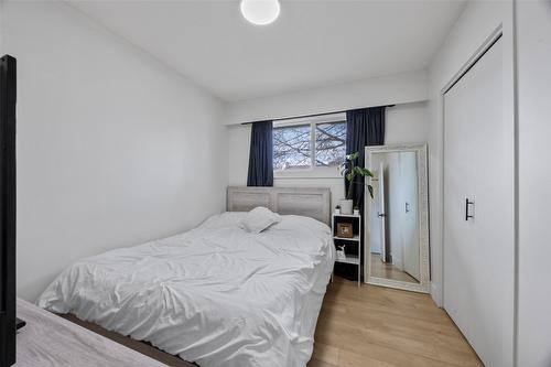969 Ryan Place, Kamloops, BC - Indoor Photo Showing Bedroom