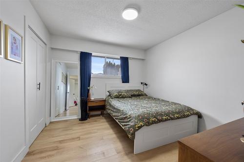 969 Ryan Place, Kamloops, BC - Indoor Photo Showing Bedroom