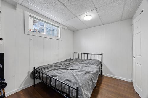 969 Ryan Place, Kamloops, BC - Indoor Photo Showing Bedroom