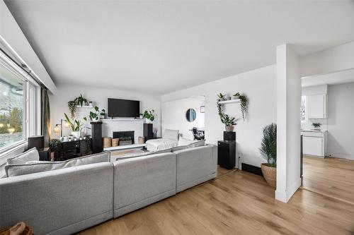969 Ryan Place, Kamloops, BC - Indoor With Fireplace