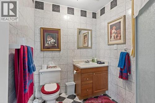 1801 Dominion, Windsor, ON - Indoor Photo Showing Bathroom