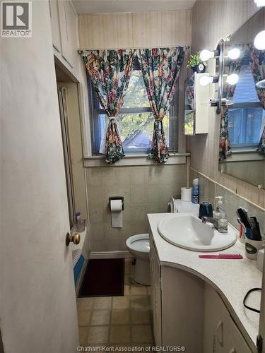 33 John Street, Chatham, ON - Indoor Photo Showing Bathroom