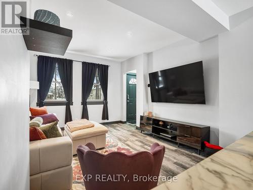 197 Lincoln Street, Welland (Lincoln/Crowland), ON - Indoor Photo Showing Living Room