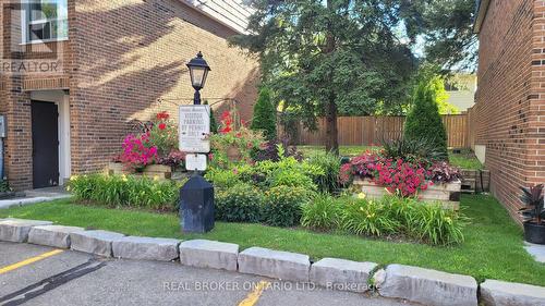 5 Remora Royal Way, Toronto, ON - Outdoor