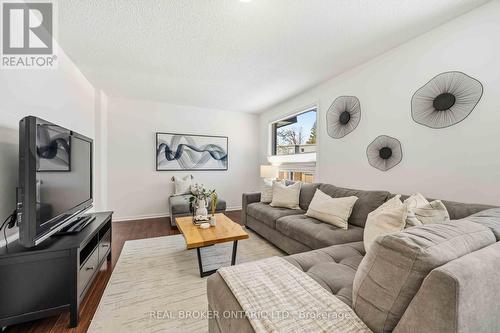 5 Remora Royal Way, Toronto, ON - Indoor Photo Showing Living Room
