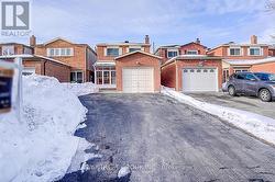 203 ROXANNE CRESCENT  Toronto, ON M1V 4G4