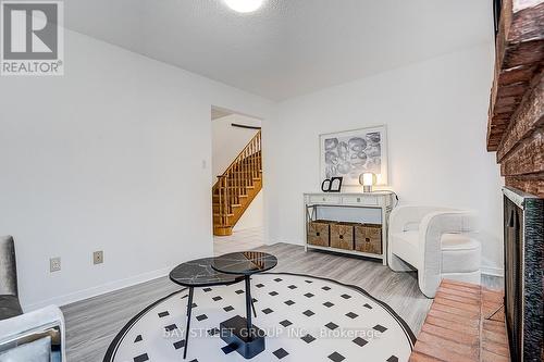 203 Roxanne Crescent, Toronto, ON - Indoor