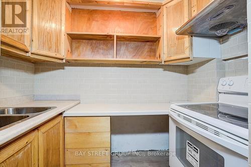 203 Roxanne Crescent, Toronto, ON - Indoor Photo Showing Kitchen With Double Sink