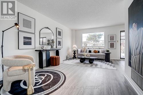 203 Roxanne Crescent, Toronto, ON - Indoor Photo Showing Living Room