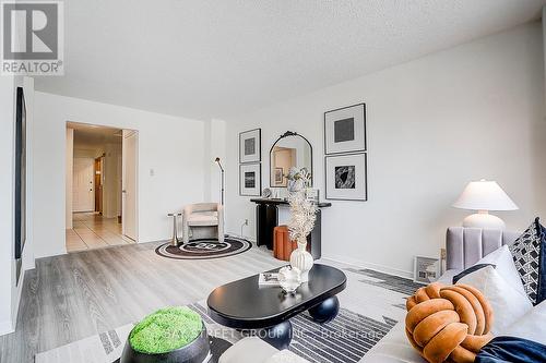 203 Roxanne Crescent, Toronto, ON - Indoor