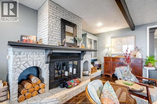 927 Iler Beach Road, Essex, ON - Indoor Photo Showing Living Room With Fireplace