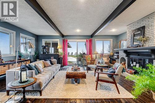 927 Iler Beach Road, Essex, ON - Indoor Photo Showing Living Room With Fireplace