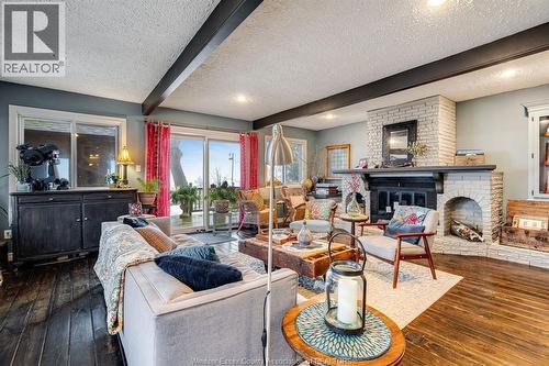 927 Iler Beach Road, Essex, ON - Indoor Photo Showing Living Room With Fireplace