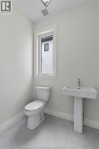 267 Joan Flood, Essex, ON - Indoor Photo Showing Bathroom