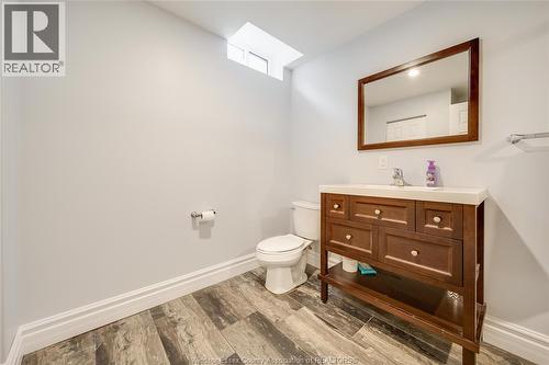 220 Selina, Lakeshore, ON - Indoor Photo Showing Bathroom