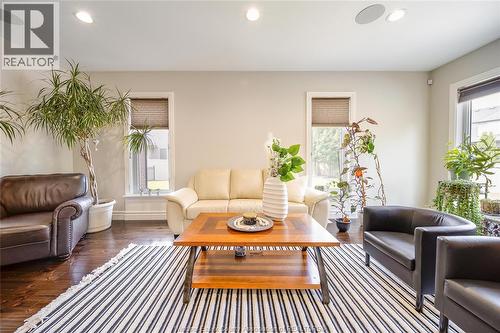 220 Selina, Lakeshore, ON - Indoor Photo Showing Living Room