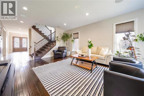220 Selina, Lakeshore, ON - Indoor Photo Showing Living Room