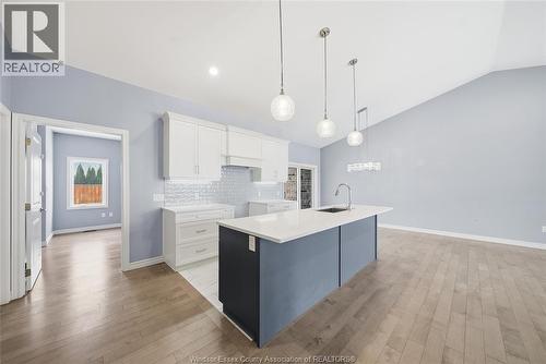 208 Summerset Place, Chatham, ON - Indoor Photo Showing Kitchen With Upgraded Kitchen