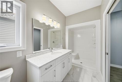 208 Summerset Place, Chatham, ON - Indoor Photo Showing Bathroom