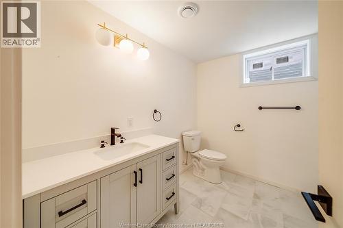 208 Summerset Place, Chatham, ON - Indoor Photo Showing Bathroom