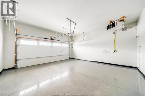 208 Summerset Place, Chatham, ON - Indoor Photo Showing Garage