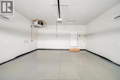 208 Summerset Place, Chatham, ON - Indoor Photo Showing Garage