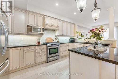 5 Millhouse Court, Vaughan, ON - Indoor Photo Showing Kitchen With Upgraded Kitchen