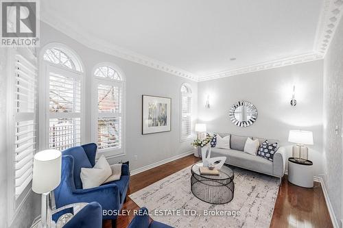6358 Lisgar Drive, Mississauga, ON - Indoor Photo Showing Living Room
