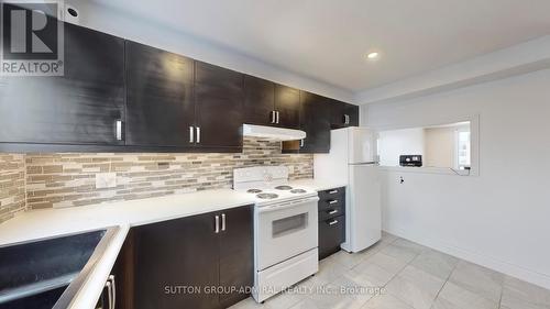 8 - 64 Bronte Street S, Milton, ON - Indoor Photo Showing Kitchen