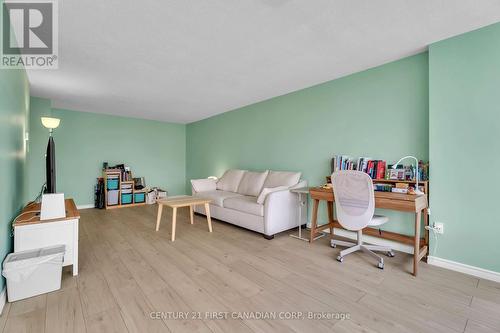 912 - 570 Proudfoot Lane, London North (North N), ON - Indoor Photo Showing Office