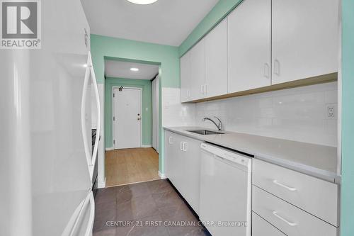912 - 570 Proudfoot Lane, London North (North N), ON - Indoor Photo Showing Kitchen