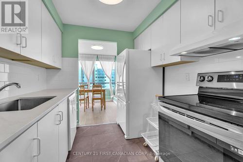 912 - 570 Proudfoot Lane, London North (North N), ON - Indoor Photo Showing Kitchen