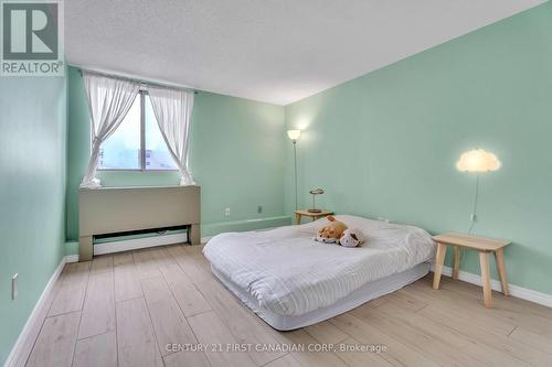912 - 570 Proudfoot Lane, London North (North N), ON - Indoor Photo Showing Bedroom