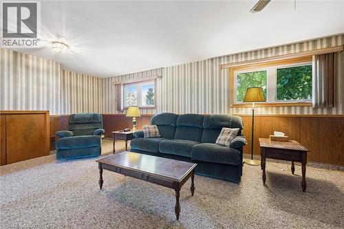 27 Peel St E, Alma, ON - Indoor Photo Showing Living Room