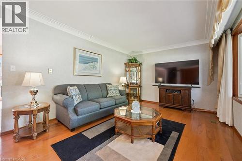 27 Peel St E, Alma, ON - Indoor Photo Showing Living Room