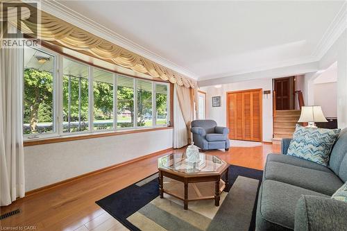 27 Peel St E, Alma, ON - Indoor Photo Showing Living Room