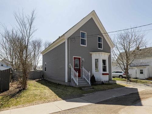 100 Queen Street, Parrsboro, NS 