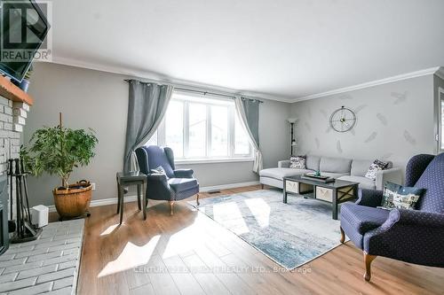 22 Sheppard Street, Severn, ON - Indoor Photo Showing Living Room