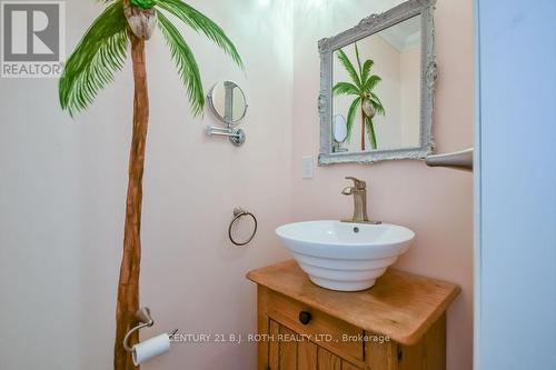 22 Sheppard Street, Severn, ON - Indoor Photo Showing Bathroom