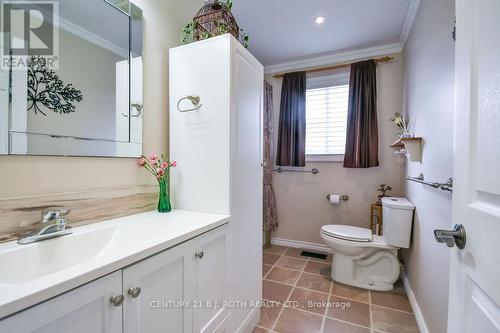 22 Sheppard Street, Severn, ON - Indoor Photo Showing Bathroom