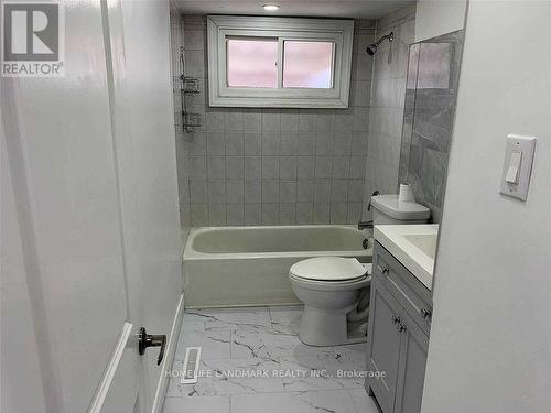 8 Ronaldshay Avenue, Hamilton, ON - Indoor Photo Showing Bathroom