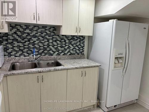 8 Ronaldshay Avenue, Hamilton, ON - Indoor Photo Showing Kitchen With Double Sink With Upgraded Kitchen
