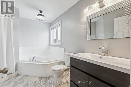 303 Hillcroft Court, Waterloo, ON - Indoor Photo Showing Bathroom