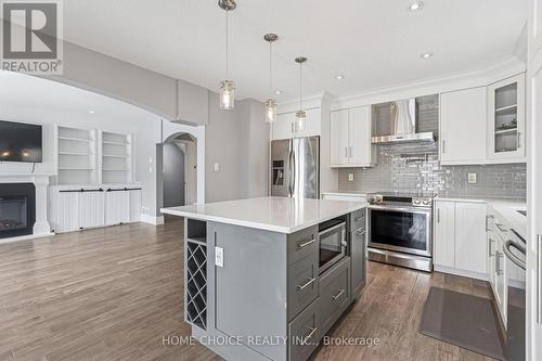 303 Hillcroft Court, Waterloo, ON - Indoor Photo Showing Kitchen With Upgraded Kitchen