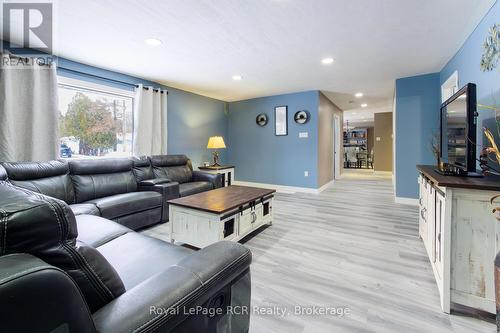 525 Augusta Street, Saugeen Shores, ON - Indoor Photo Showing Living Room