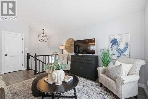 1040 Yankee Line, Selwyn, ON - Indoor Photo Showing Living Room