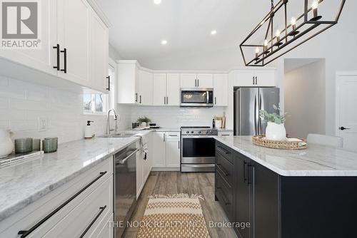 1040 Yankee Line, Selwyn, ON - Indoor Photo Showing Kitchen With Upgraded Kitchen