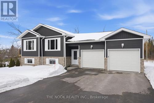 1040 Yankee Line, Selwyn, ON - Outdoor With Facade