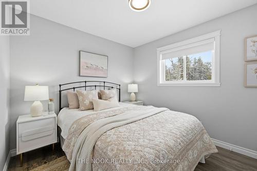 1040 Yankee Line, Selwyn, ON - Indoor Photo Showing Bedroom
